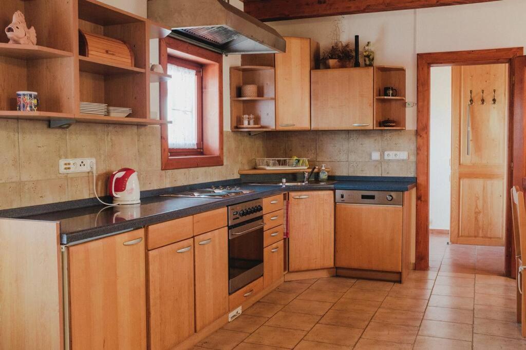 Krasny Srub Na Jihu Brna Villa Zelesice ภายนอก รูปภาพ